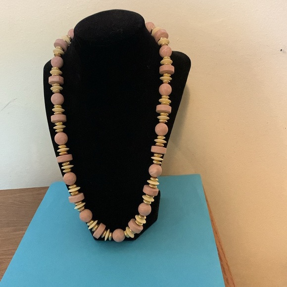 Beautiful pale lavender, cream and gold coloured necklace 22” - Picture 2 of 5